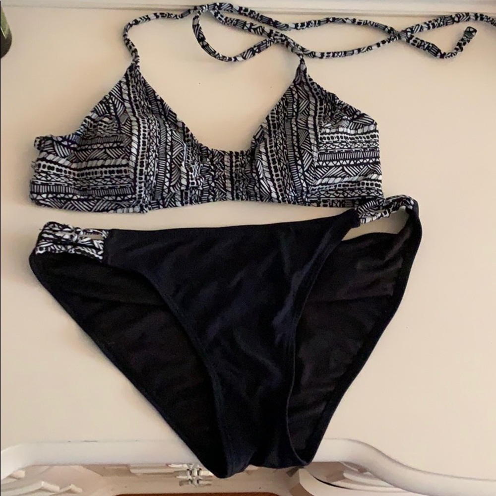 Black bikini